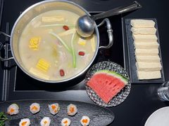 -鲜入唯煮·港式海鲜牛肉火锅(金宝街店)