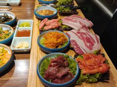 -明洞阿姨·韩式酱蟹烤肉·创意料理(三元桥店)