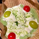 三鲜汤：满满的一大盆，虾仁、肉圆、鱼圆和各式蔬菜