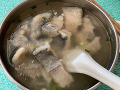 酸笋鱼滑-依云煎包店