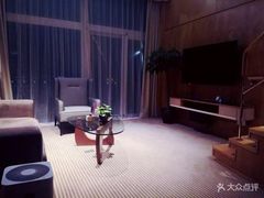 -苏州金鸡湖中茵皇冠假日酒店