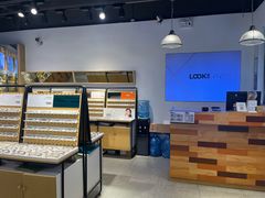 -LOOK眼镜·蔡司依视路配镜(宝山万达店)
