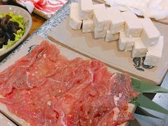 嫩牛肉-疯狂的筷子老灶九宫格火锅