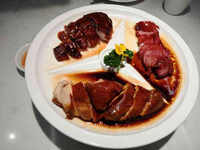 芳满庭粤菜餐厅(金鹰店)-"服务挺好的,大年初一人真的很多很多很多,.