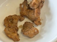 煲仔饭里面的排骨-关氏饮食店
