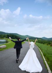 -Renee芮亦婚纱(原丽莎)