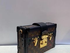 -恒一珠宝·回收黄金钻石奢侈品(灵岩南路店)