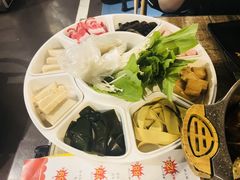 -鸡遇虾煲干锅火锅(小寨金莎店)