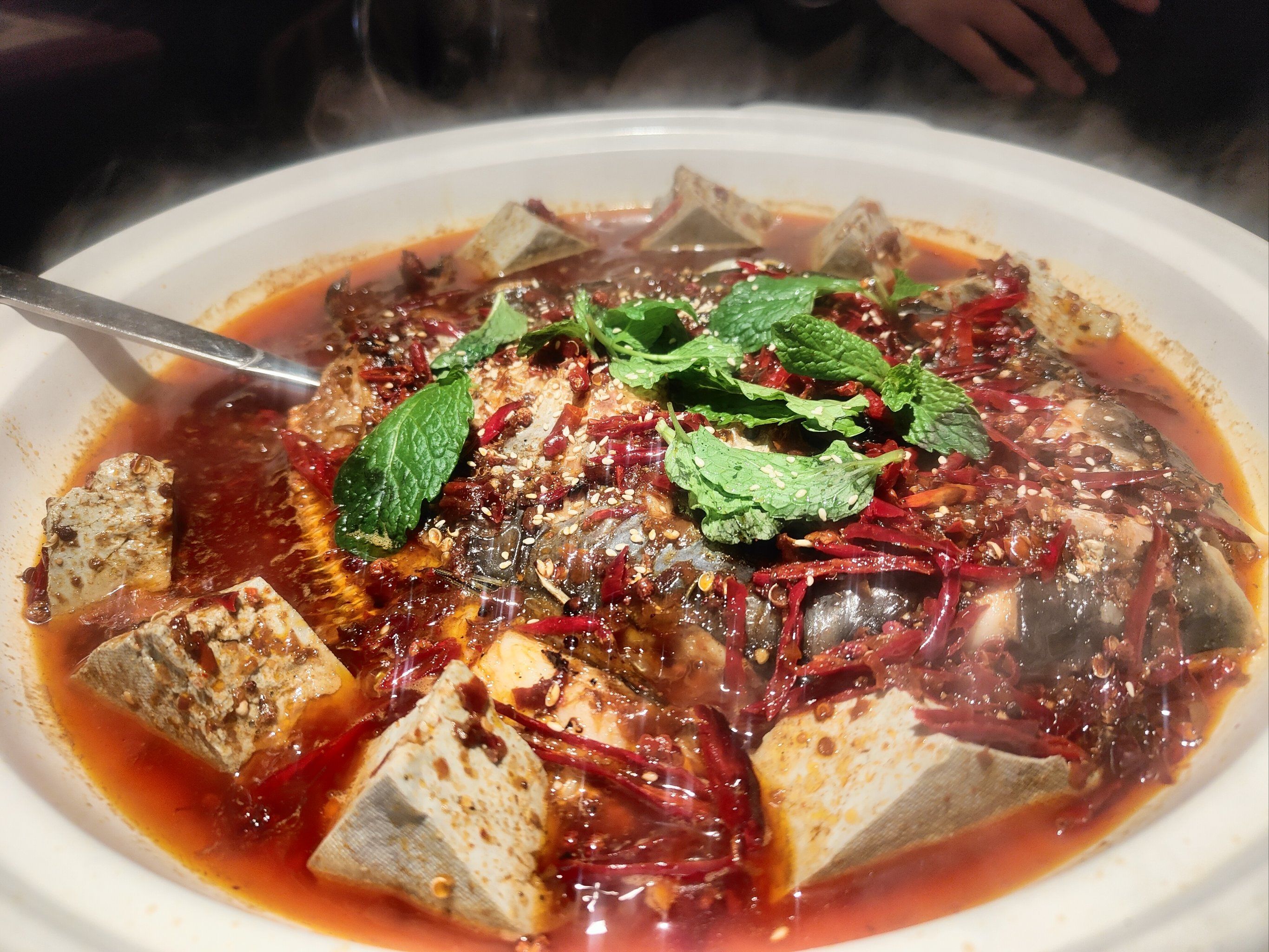 因为两个人正好要吃晚饭,看到泡椒鱼头团了他们店秒杀活动是烤鱼