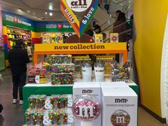 -m豆巧克力世界(上海世茂广场店)