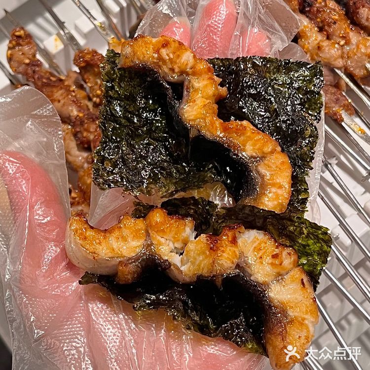 谁信啊，我竟然在烤串店里吃上烤活鳗了