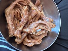 -狗撵鸭(泰山公寓店)