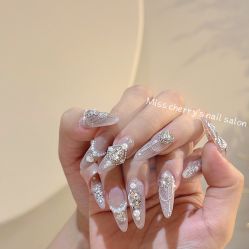 -花系美·美甲美睫精品店