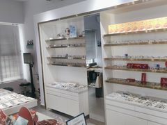 -视野联行眼镜•蔡司•依视路(温江店)