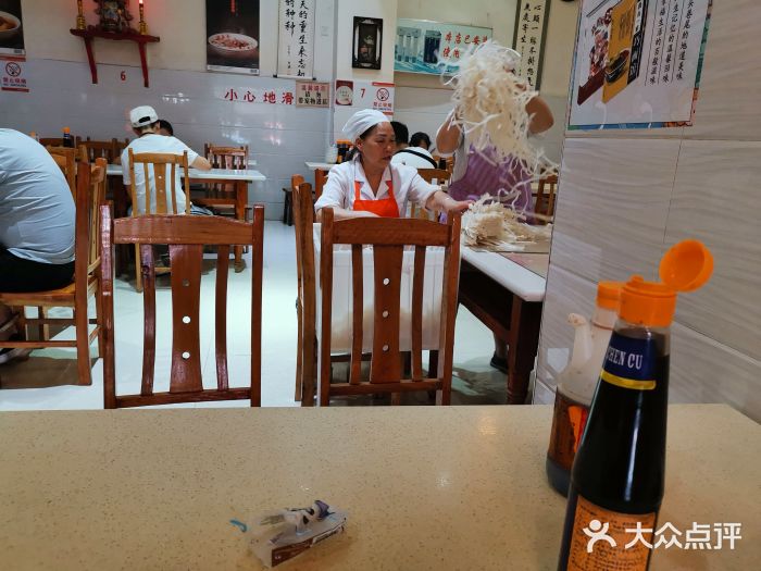 李兰英湖南面馆(护国路店)大堂图片