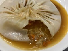 蟹黄汤包-老季市·三代非遗传承·地标美食老汁鸡(工农路店)