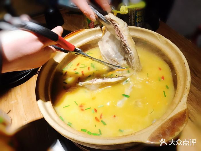 一炉小凤鲜炭炉火锅(长寿路店)招牌小凤鲜(鸡鲍鱼)锅底图片