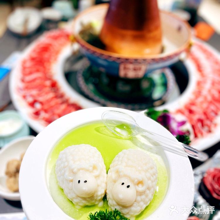 网红人气羊围脖惊艳亮相 额尔敦传统涮羊肉火锅