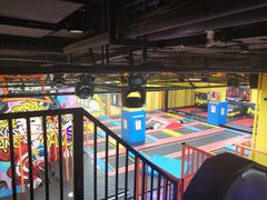 -爱蹦iBOON蹦床运动馆(江汉店)