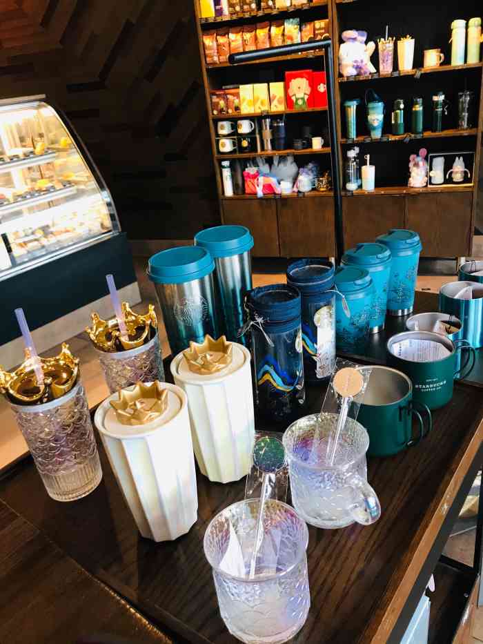 星巴克(贵阳世纪金源国贸店)-"半年前第一次来贵阳会展城,贵阳的建设