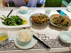 -丹江口渔村·湘味厨房(桃园店)