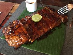烤肋排-Naughty Nuri’s Phuket