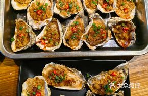 Steamed Oyster with Garlic