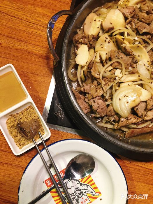 小牛花花·牛排火锅·小锅烤肉(五道口店)牛花花滋滋烤牛肉锅图片