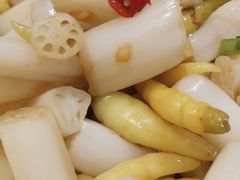 脆爽凉拌藕尖-木屋烧烤(岗顶二店)