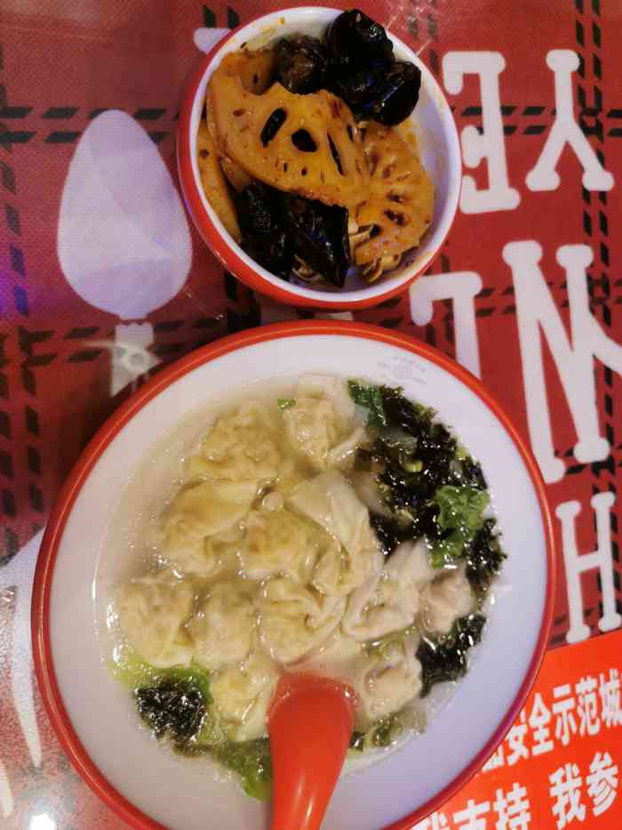 三吉斋(黄土岭店)-"爱尔眼科旁,店铺蛮打眼,现在长沙餐饮的装.