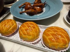 酥皮水牛奶菠萝包-陶陶居酒家(新天地店)