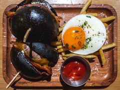 经典牛肉汉堡-HELLO 27 意面·沙拉·帕尼尼