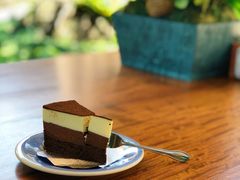 -Chom Cafe and Restaurant