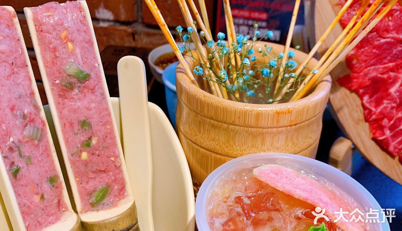 小龙虾+啤酒🍺+甜品冰沙🍧+火锅🍲组合=吼堂