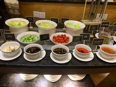 自助调料区-东华假日酒店自助餐