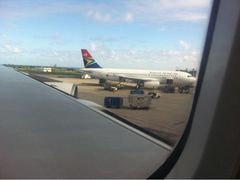 iphone_upload_pic-西沃古尔·拉姆古兰爵士国际机场