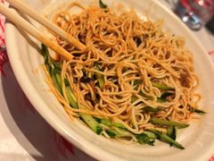 -肥肥虾庄·金牌油焖大虾(汉街SKP店)