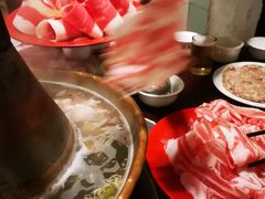-洞庭洲·防空洞火锅·烧烤·铜锅涮肉(新百广场店)