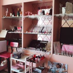 店内装饰-Pink You美甲美睫纹绣定制中心