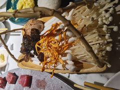 -无界釜·河豚鱼汤锅(红山动物园店)