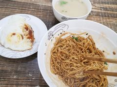荷包蛋拌面-鱼汤面