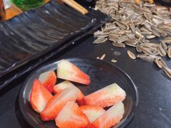 -果松木炭酸菜铜火锅·外婆参鸡汤