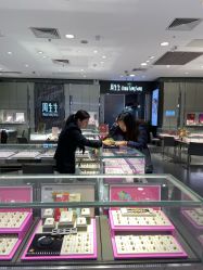店内环境-周生生Chow Sang Sang(新世界店)