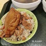 芋头饭一如既往地好吃，淋上一勺卤汁，简直是香迷糊啦