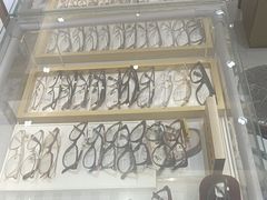 -美式眼镜·授权蔡司.依视路.尼康.豪雅.明月(人民广场店)