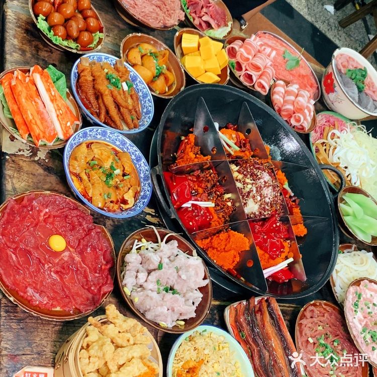 真的爱惨了这种火锅店，好吃又出片！