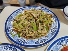 芹菜香干炒肉丝-南京点赞小馆