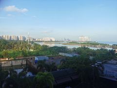 -皇马海口湾海景酒店(万绿园秀英港店)