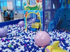 -多彩贵州城极地海洋世界