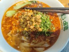 -呷佬·长沙手工米粉(金沙江路店)
